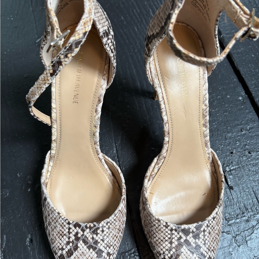 Saks Fifth Avenue Cream and Brown Heels with Elegant Design